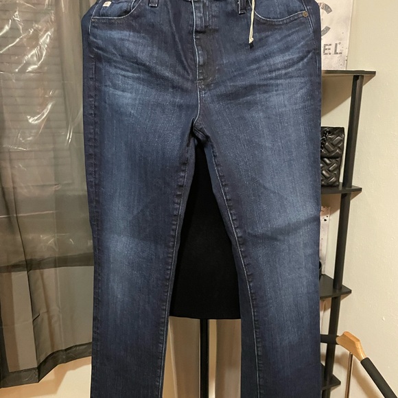 Ag Adriano Goldschmied Relaxed Blue Jeans with Vintage Appeal - Picture 2 of 5